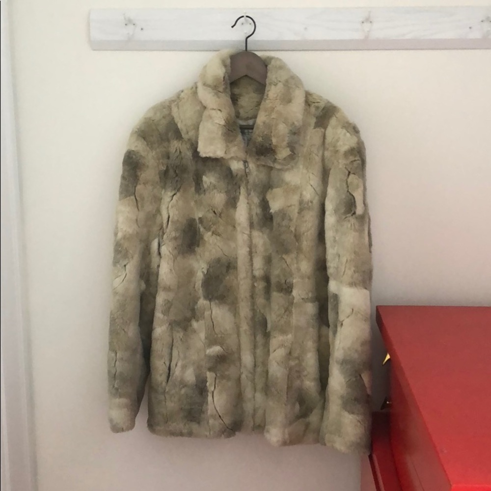 Faux Fur SO Soft. Stop. NOT made of bunnies!!